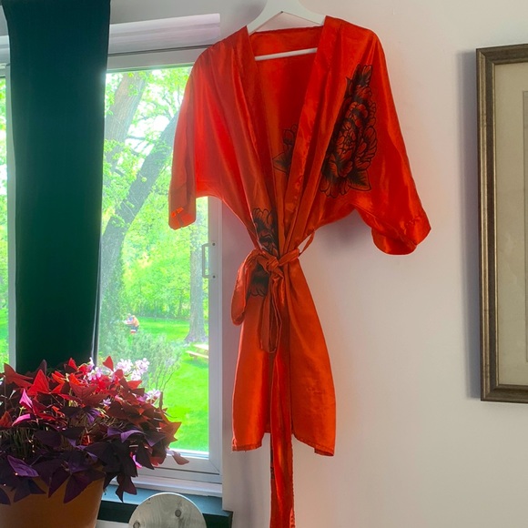 • Silk Morning Robe • - Picture 1 of 7